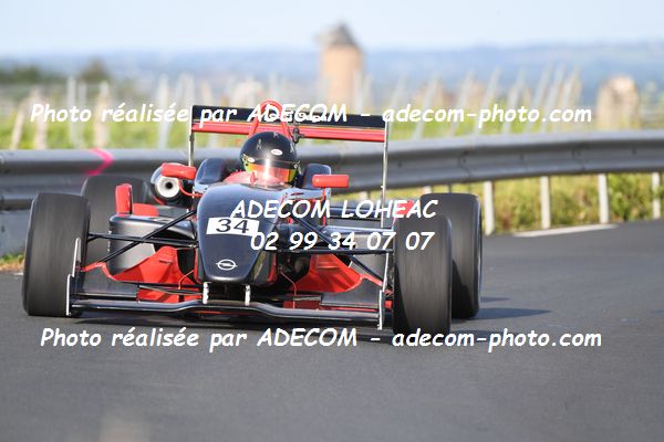 http://v2.adecom-photo.com/images//6.COURSE DE COTE/2022/5_LA_POMMERAYE_2022/TAVIAUX_Benoit/79A_4444.JPG
